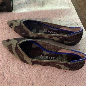 Rothys poined toe olive camo